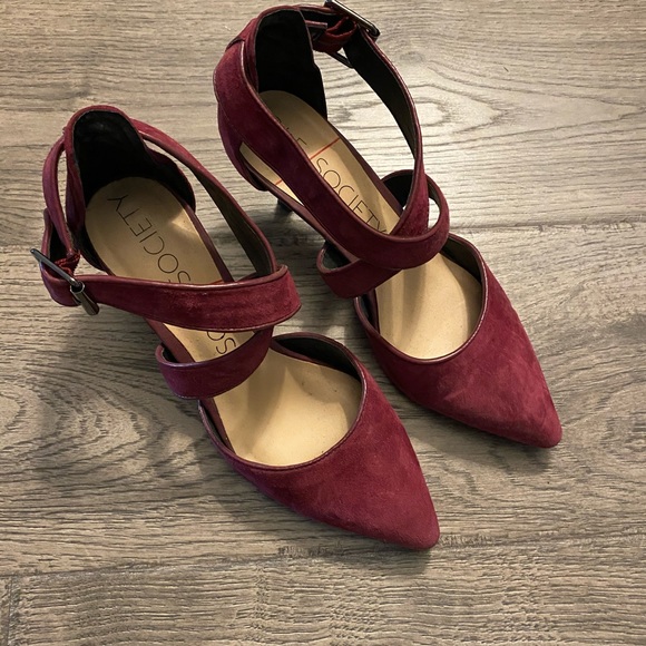 Burgundy heels - Picture 2 of 4